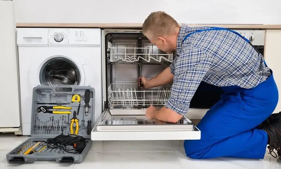 Sincan Gaggenau servisi teknisyen ekibi beyaz eşya tamiri yaparken